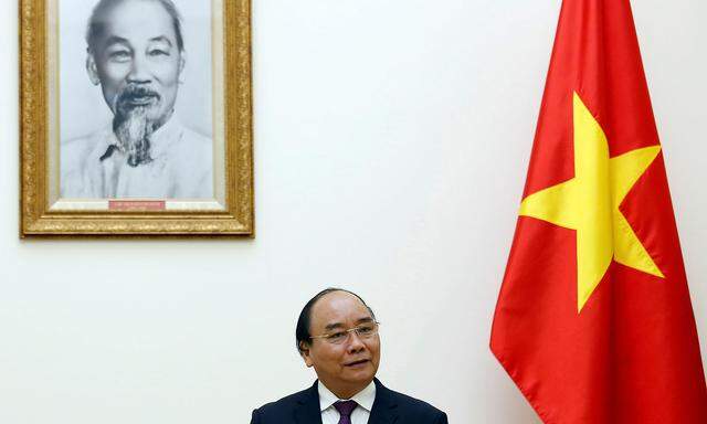 Unter den Augen Ho Chi Minhs: Vietnams Präsident Nguyen Xuan Phuc musste seinen Posten räumen.