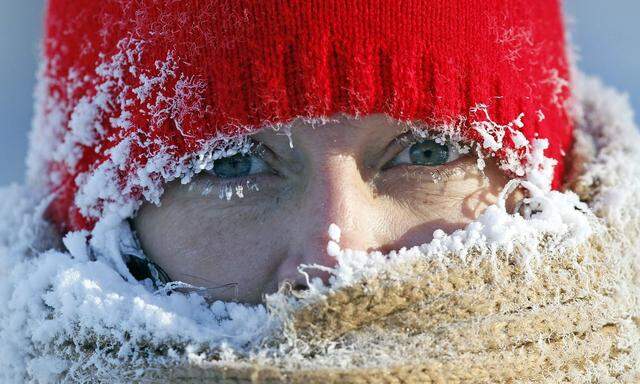 Bewegung und Sport sind auch bei großer Kälte ratsam. Man sollte sich nur gut anziehen und vor Erfrierungen schützen.