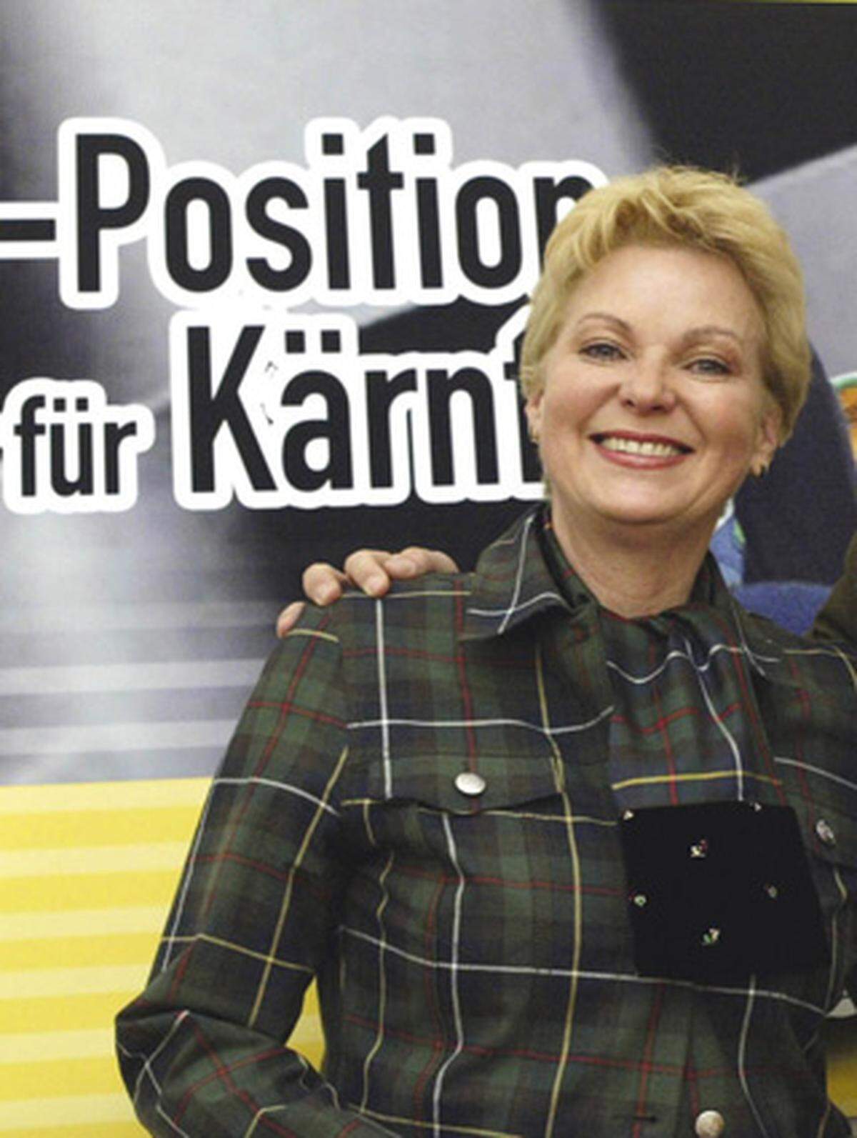 Die frühere Tourismus-Staatssekretärin Mares Rossmann ist für die Kärntner Freiheitlichen Abgeordnete im Landtag.  Im Bild beim Landtags-Wahlkampf 2004 in Kärnten. 