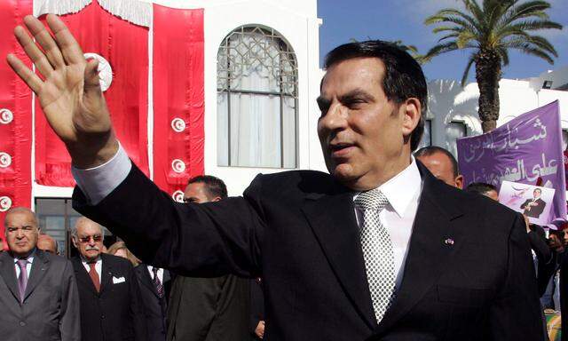 FILE PHOTO: Tunisia´s President Zine al-Abidine Ben Ali waves to supporters after he took the oath at the national assembly in Tunis