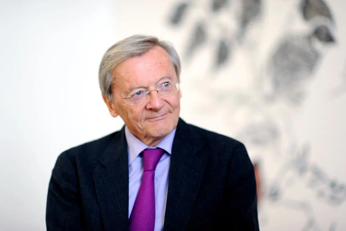 Zahlreiche Politiker haben bei den &quot;Schotten&quot; maturiert - quer durch die Parteien. Neben Ex-Bundeskanzler Wolfgang Schüssel (ÖVP) etwa die Ex-Minister Hans Tuppy (ÖVP) und Rudolf Scholten (SPÖ) und der Grüne Christoph Chorherr.