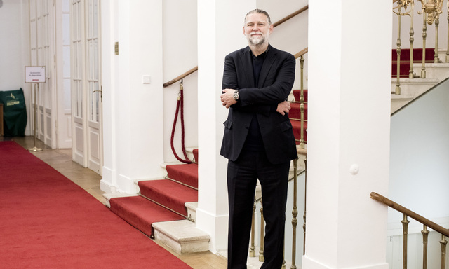 Am ersten Tag schon wie der Fisch im Wasser: jovialer Small Talk von Kern bis Strache. Alfred Noll wurde am Donnerstag als Abgeordneter der Liste Pilz im Nationalrat angelobt.