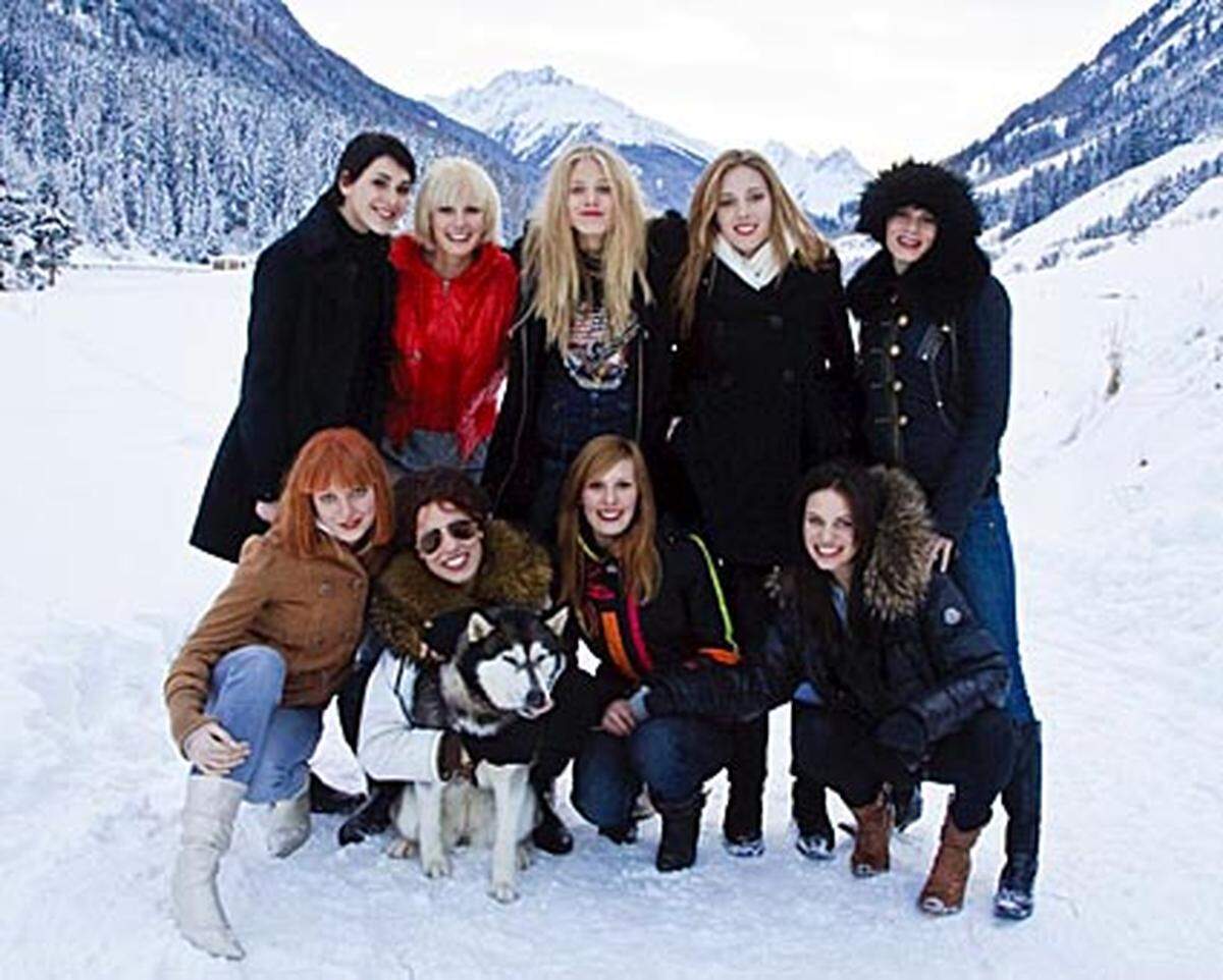 In Folge drei lud Lifeball-Organisator Gery Keszler die Mädchen zum Fotoshooting mit Starfotograf Andreas Bitesnich ein. Dann reisten sie nach Bregenz und Ischgl - wo sie mit Huskies posierten.