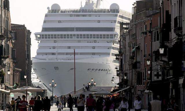 Kreuzfahrtschiff in Venedig - solche Bilder sollen bald der Vergangenheit angehören.