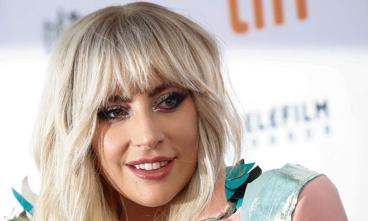 Depressionen, posttraumatische Belastungsstörungen, Lupus: Lady Gaga hatte schon mit vielen Erkrankungen zu kämpfen. Immer wieder musste die Sängerin deshalb Konzerte verschieben oder ganz absagen.  Lady Gaga leidet unter der chronischen Erkrankung Fibromyalgie. In den nächsten Woche wolle sie sich mit ihren Ärzten voll und ganz ihrem Heilungsprozess widmen.  