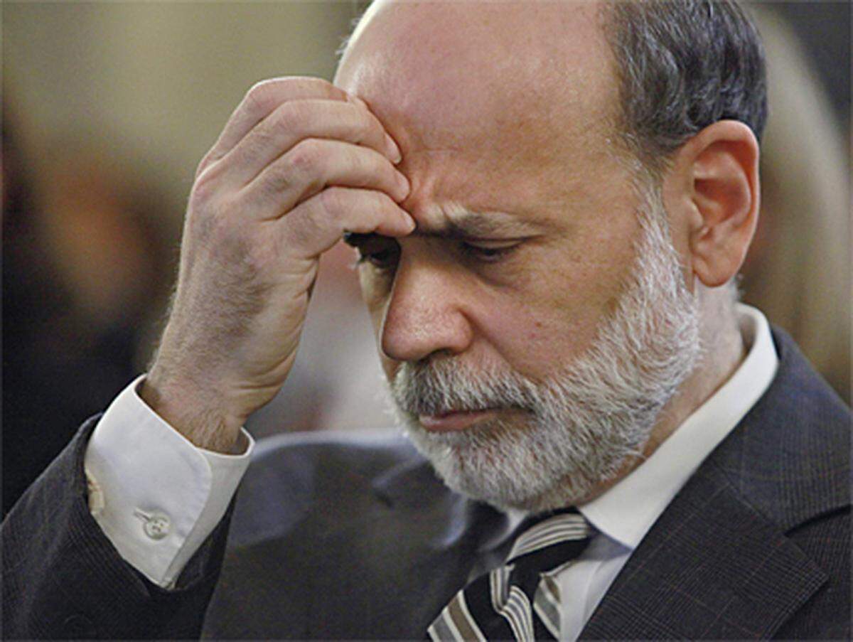 Den Abgeordneten lägen auch eine ganze Reihe Dokumente und E-Mails aus der US-Notenbank vor, aus denen ihre Rolle bei dem Deal "hinter den Kulissen" deutlicher werde. "Wir haben den Beweis, dass Bernanke daran beteiligt war, Druck auf Ken Lewis auszuüben", sagte Issa dem US-TV-Sender CNBC.