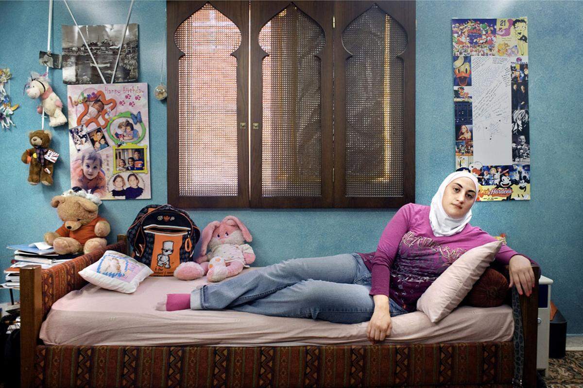 Obwohl amerikanische und libanesische Mädchen abgebildet werden, gibt es zwischen den beiden Kulturen kaum Unterschiede, meint Matar.