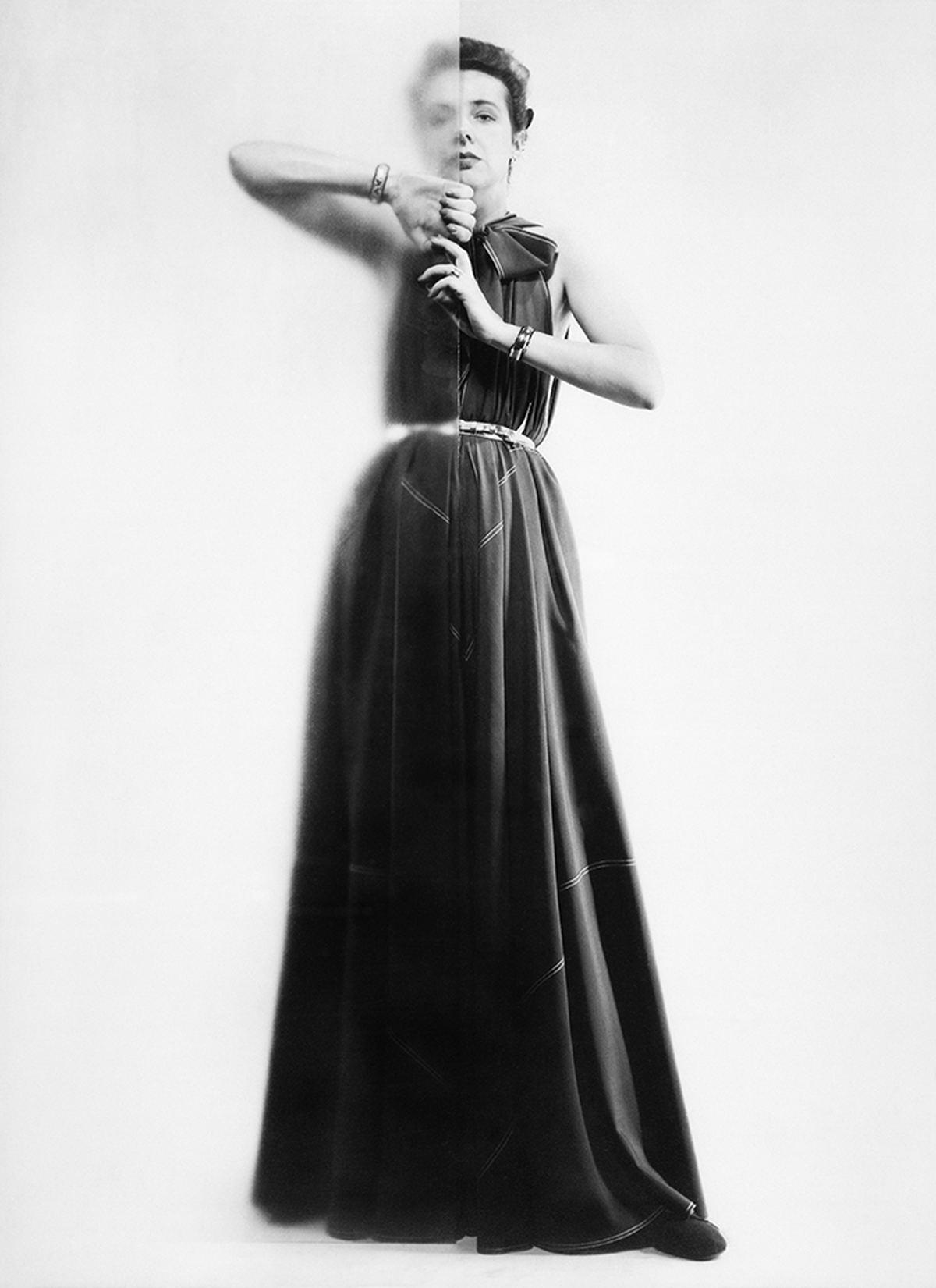 Claire McCardell trägt ihr “Future dress,” 1945