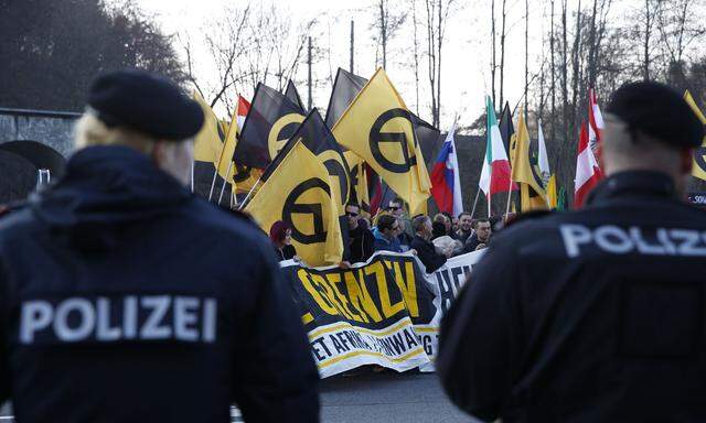 Die Identitäre Bewegung Österreich bei einer Demonstration