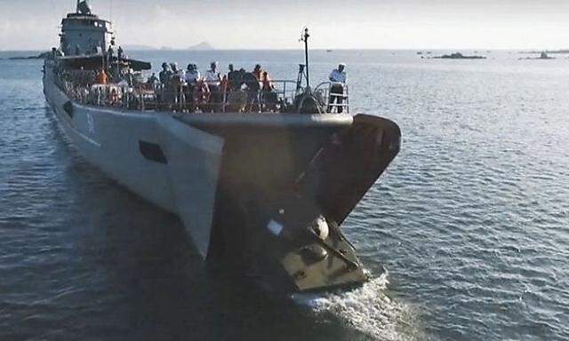 Vietnamesisches amphibisches Landungsschiff der polnischen "Polnocny"-Klasse bei Manövern Ende Juli