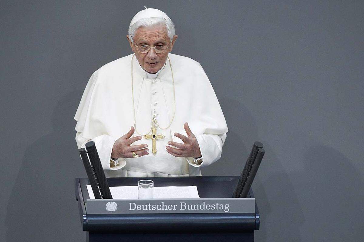 Der Papst lobte in seiner Rede vor dem Bundestag die Öko-Bewegung, betonte aber, keine Werbung für eine bestimmte Partei machen zu wollen. Auch eine Anspielung auf sein Alter von 84 Jahren quittierten die Abgeordneten mit Lachen und Applaus.