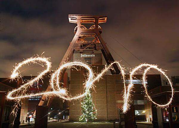 Gleich drei Städte teilen sich 2010 den Titel Europäische Kulturhauptstadt - eine davon liegt gar nicht in der EU: Essen als Teil des Projekts Ruhr.2010 im deutschen Ruhrgebiet, Pécs ins Ungarn und Istanbul in der Türkei.