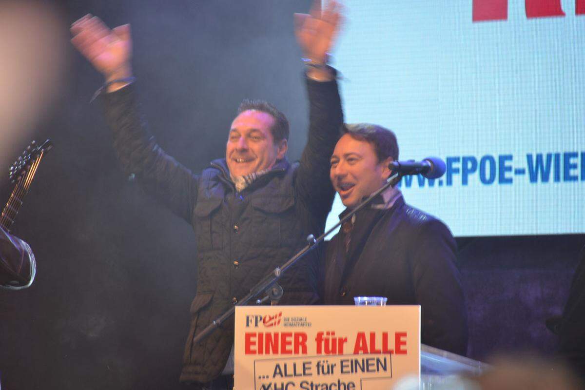 Kurz darauf erschien der FPÖ-Parteichef, gemeinsam mit dem vor zwei Wochen so erfolgreichen oberösterreichischen FP-Parteichef Manfred Haimbuchner.