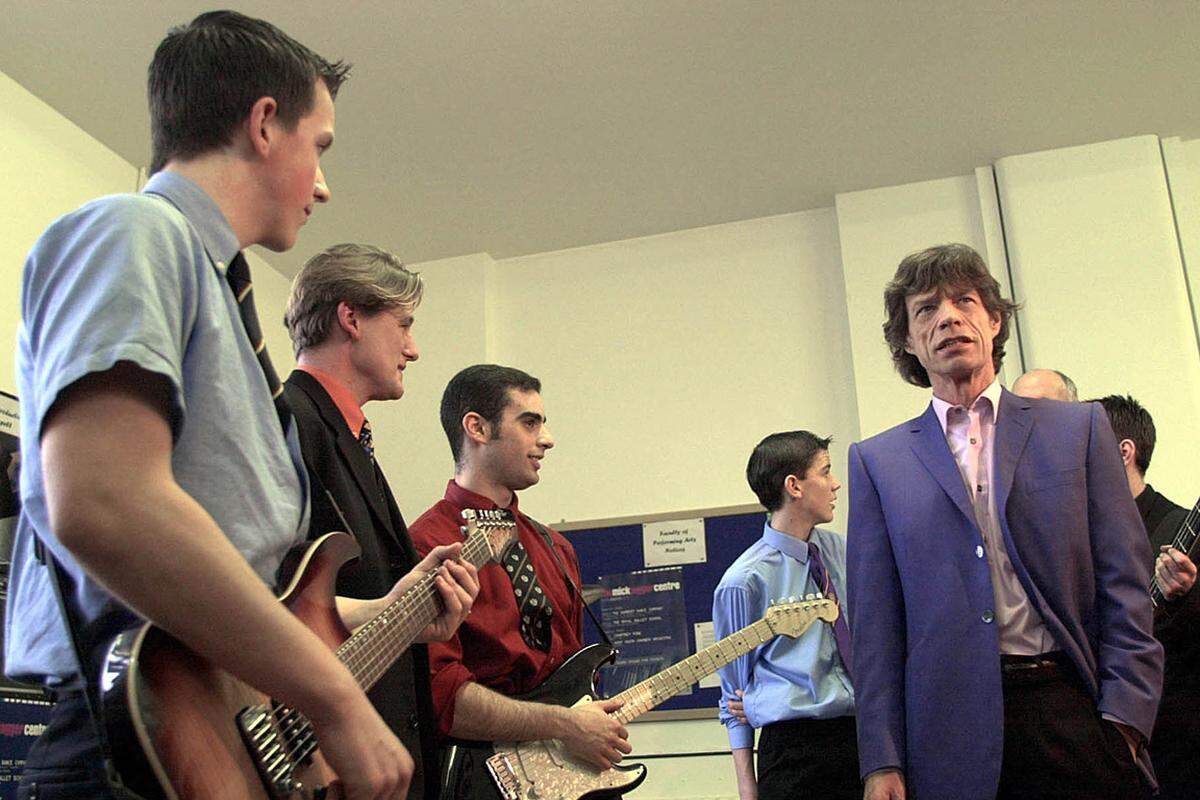 Mick Jagger besuchte die Dartford Grammar School für Buben. Vor zehn Jahren eröffnete er dort das Mick Jagger Centre, welches junge Musik-Talente fördern soll. Das Zentrum ist mit Aufnahme- und Videostudios, sowie mit Proberäumen ausgestattet. Die Kinder bekommen außerdem die Instrumente zu Verfügung gestellt. In einem Interview mit der BBC meinte der Rockstar, dass es für ihn sehr wichtig sei eine Verbindung zu dem Ort zu bewahren, wo er seine Kindheit verbracht hatte.