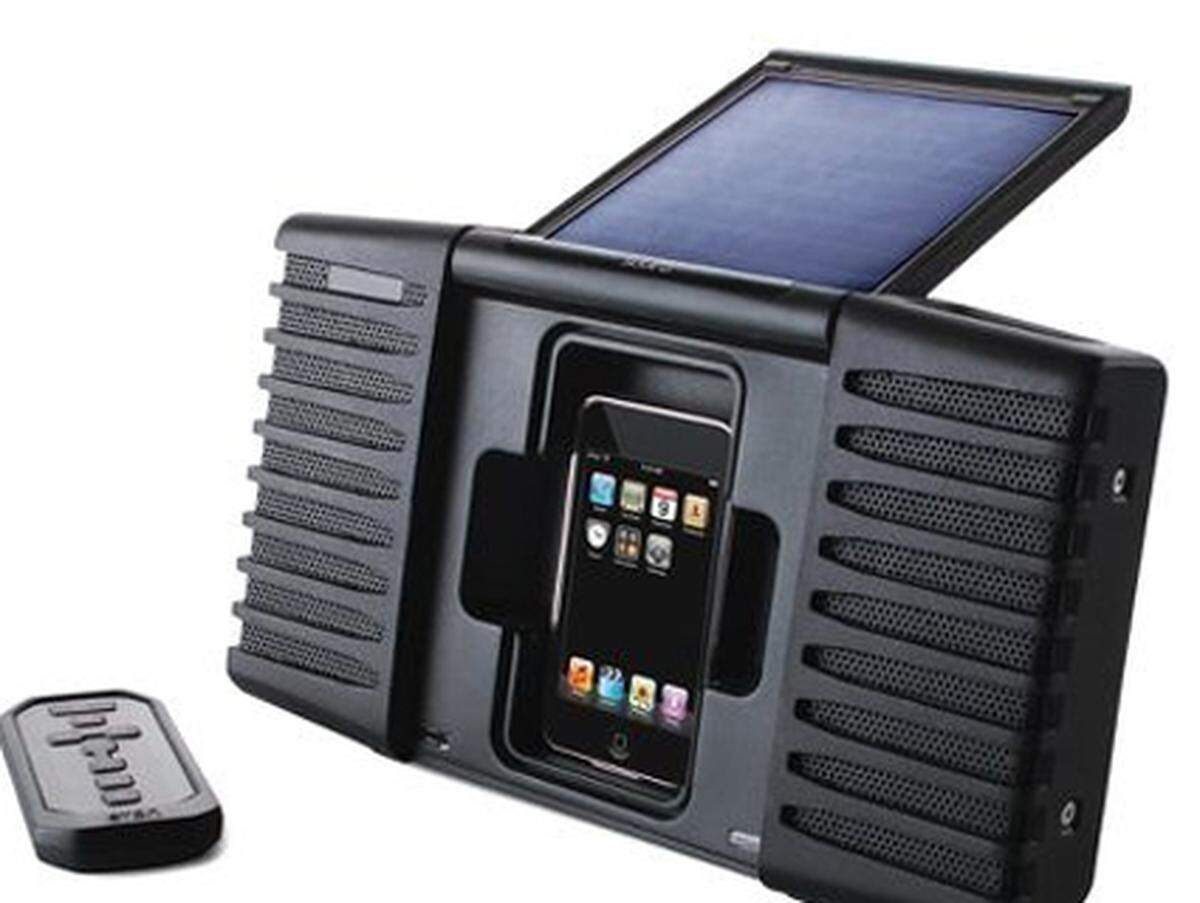 Er seinen iPod Touch oder sein iPhone dazu nutzen möchte, um seine Umgebung lautstark zu beschallen, kann das ab jetzt auch unabhängig von einer Stromversorgung machen. Dieses Solar-Dock lädt seine Akkus mit Sonnenenergie auf. Allerdings muss man drei Stunden aufladen, um eine Stunde Musik hören zu können.