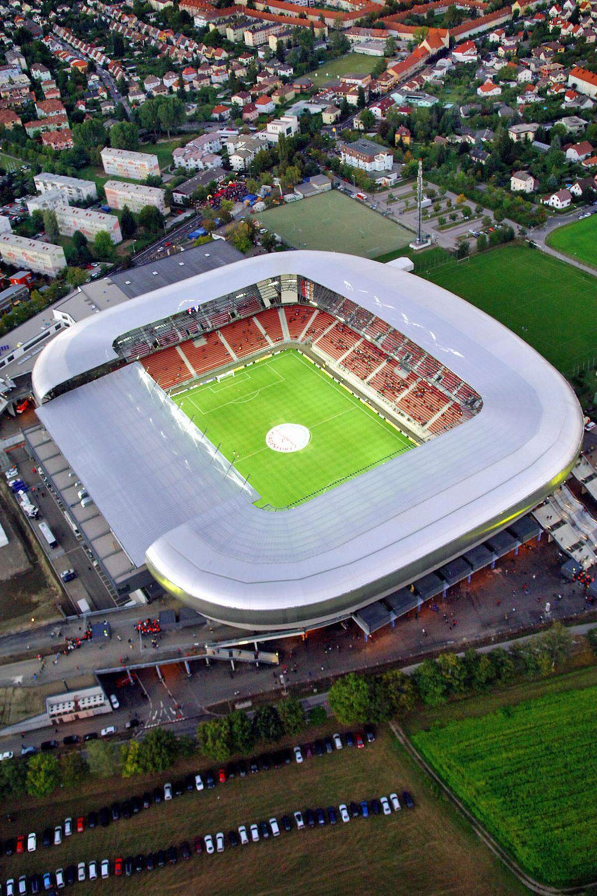 Am 11. Jänner 2006 kam es in Klagenfurt zum Spatenstich für ein neues Stadion durch Haider und den damaligen VP-Bürgermeister Harald Scheucher. Der Bau, dem der Abriss des alten Wörthersee-Stadions und eines Wohnblockes vorausging, wurde im September 2007 fertiggestellt. Grund der Aktion: Klagenfurt war zuvor zu einem der Austragungsorte der Fußball-Europameisterschaft 2008 bestimmt worden.