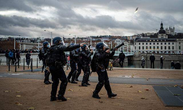 FRANCE - DEMONSTRATION AGAINST THE GLOBAL SECURITY LAW IN LYON Police firing tear gas grenades with cougar launchers du