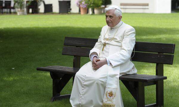 Archivbild von Papst Benedikt XVI. vom Juli 2008.