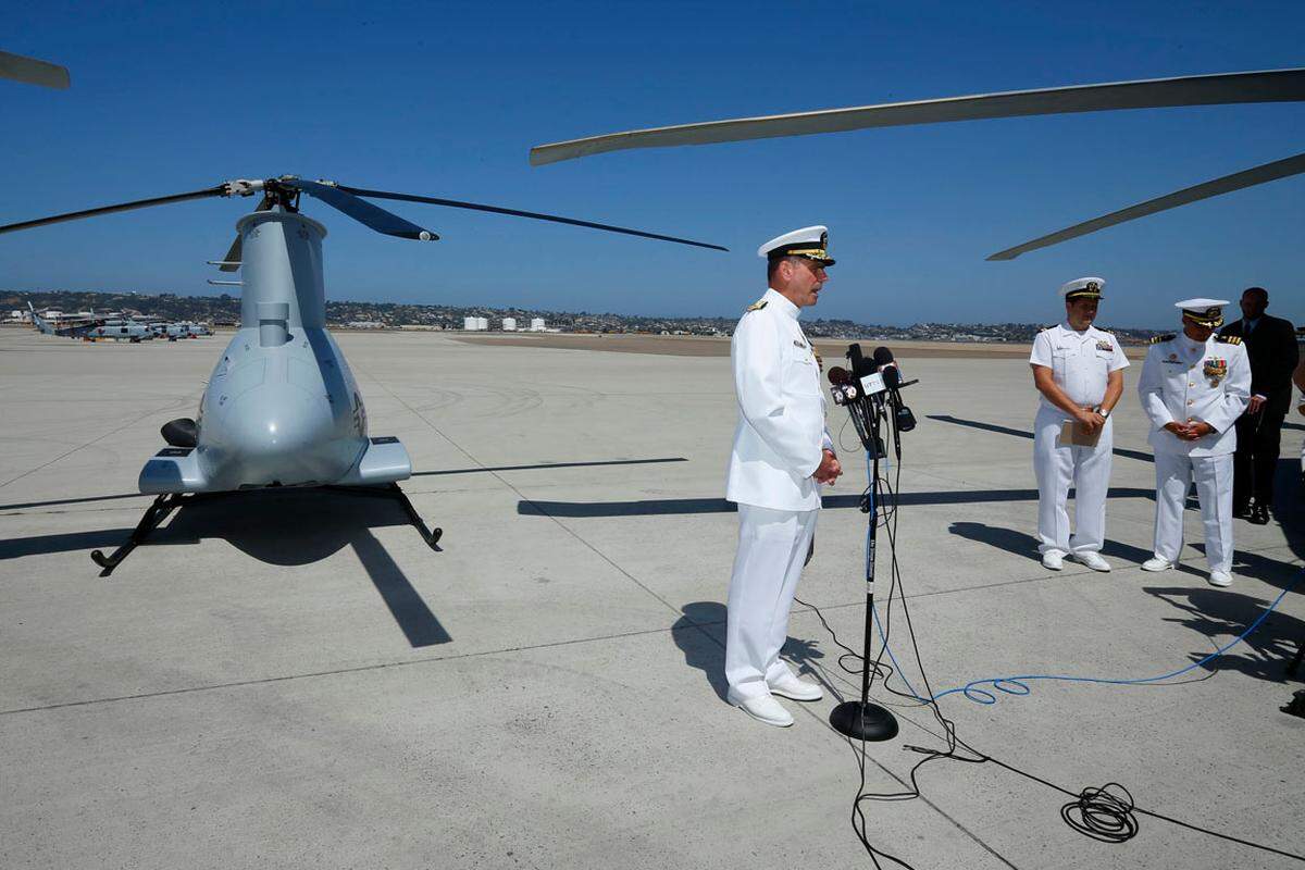 Erst Anfang Mai hatte die US-Marine ihre erste Drohnen-Kampfeinheit in den Dienst gestellt. Die Einheit mit zehn unbemannten Hubschraubern des Typs Fire Scout MQ-8B sowie acht bemannten Helikoptern soll von 2014 an im Pazifik eingesetzt werden.--> Bildergalerie: Der Krieg per Joystick