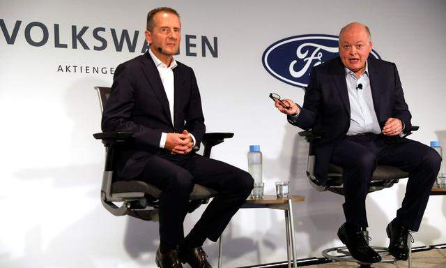 Herbert Diess (VW, li.) und Jim Hackett (Ford) verkündeten in New York die Kooperation.