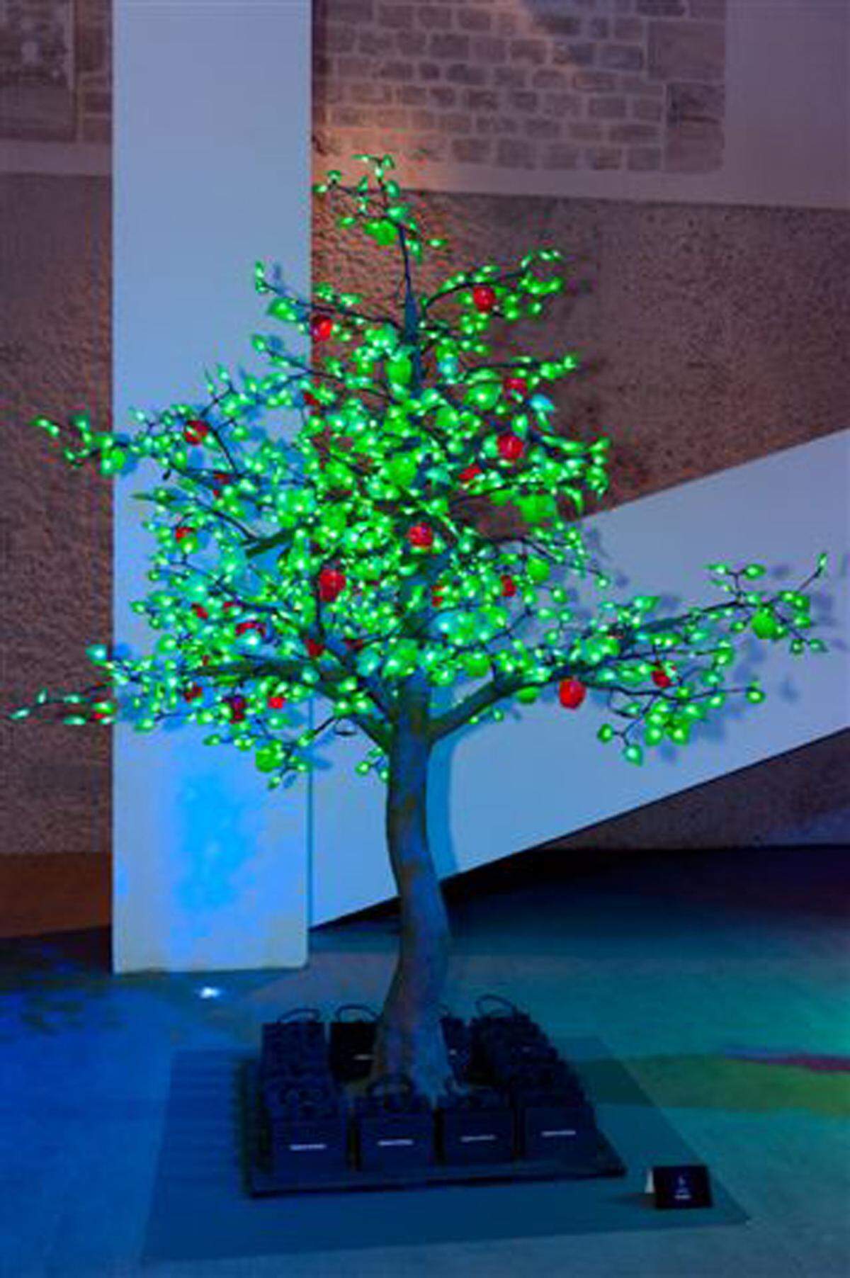 Sonia Rykiel lässt wiederum einen Obstbaum leuchten.