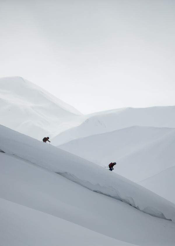 Der Große Kaukasus gibt die Kulisse für das Ski-Abenteuer in Georgien. 