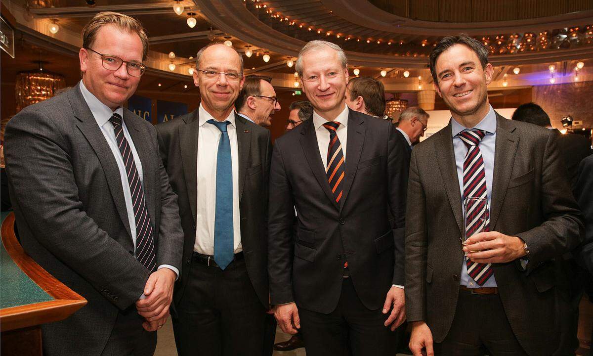 BLS-Anwalt Franz Szyszkowitz, TÜV Austria-Vorstand Christoph Wenninger, TÜV Austria-CEO Stefan Haas und BLS-Anwalt Thomas Boller. (v.l.)