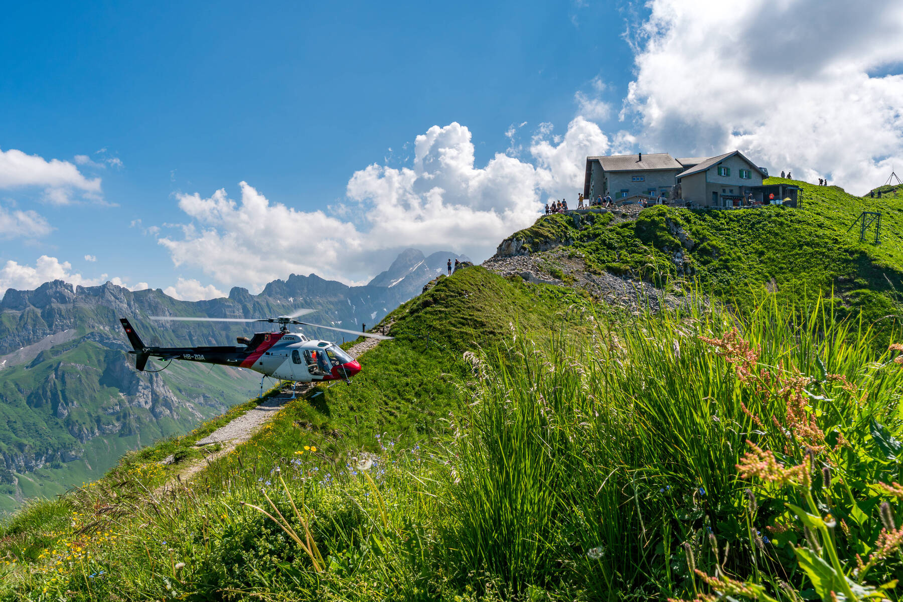 Luxus per Helikopter: Immer mehr Reiche fliegen direkt ins Hochgebirge, statt zu Fuß aufzusteigen [premium]