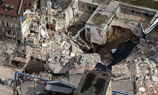 Archivbild: Kölner Stadtarchiv eingestürzt