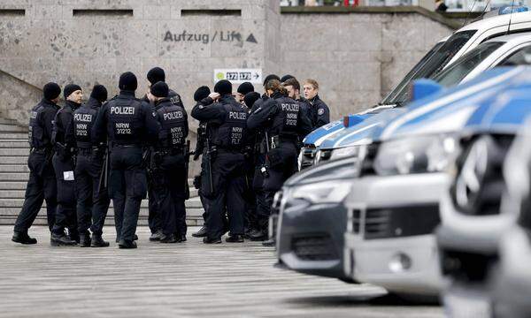 Archivbild. Schon zu Weihnachten und den Jahreswechsel gab es in Köln etwa hohe Sicherheitsvorkehrungen wegen Sorge vor Terroranschlägen.