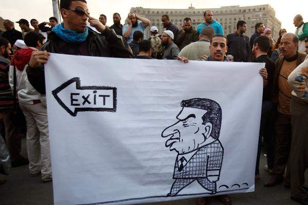 Mubarak kündigt an, bei den für September geplanten Präsidentschaftswahlen nicht mehr anzutreten. Damit geben sich die Demonstranten nicht zufrieden - sie kündigen weitere Proteste an.