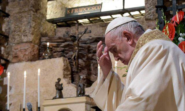 Papst Franziskus reist nach Assisi