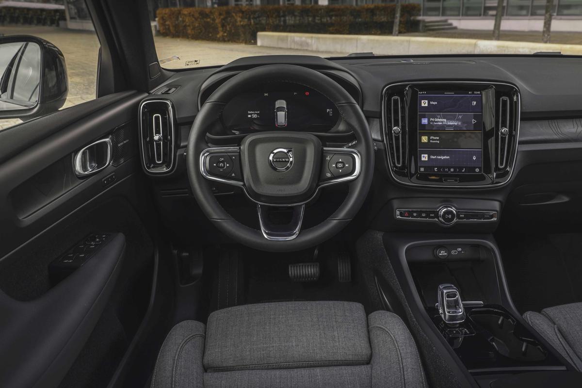Von Ergonomie versteht man was bei Volvo: Wie ein richtig aufgeräumtes Cockpit geht. Hervorragende Sitze im XC40.