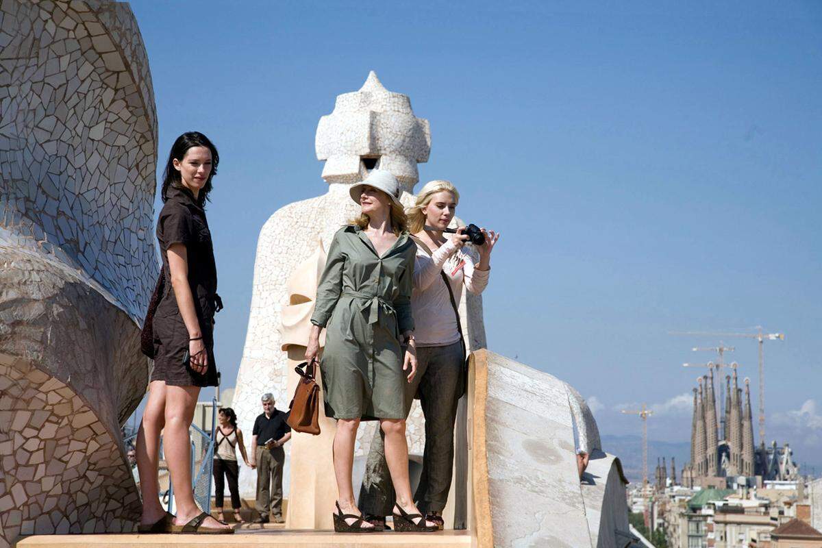2008 zog es den Starregisseur nach Barcelona, wo der Film "Vicky Cristina Barcelona" entstand. Zwei Amerikanerinnen (Scarlett Johansson, Rebecca Hall) lernen die katalanische Metropole kennen und verlieben sich in den Künstler Juan (Javier Bardem).