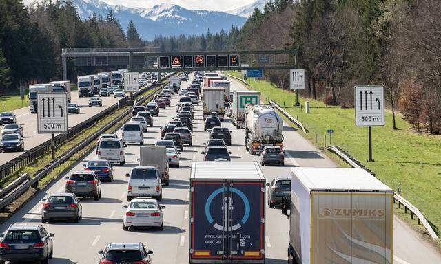 Straßenverkehr ist eine der größten Quellen von Treibhausgasen.