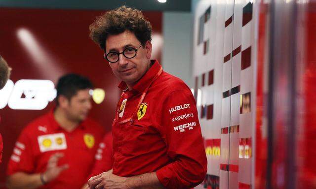 Mattia Binotto lächelt milde, Hast und Unruhe sind Ferraris Teamchef fremd.