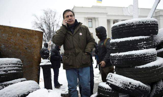 Vor der Festnahme: Saakaschwili vor dem Parlament in Kiew.