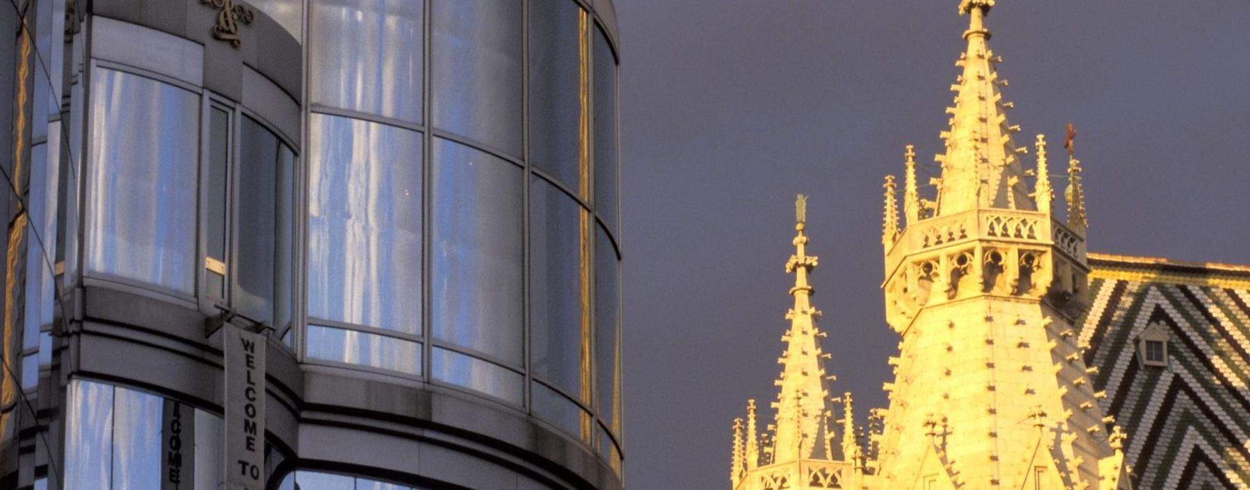 Kaum ein anderes Architekturprojekt erregt schon vor seiner Errichtung derart die Gemüter: Das Haas-Haus von Hans Hollein im Herzen Wiens.