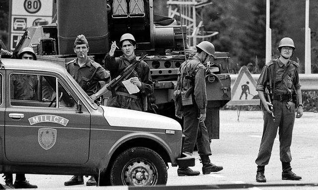 Soldaten der jugoslawischen Volksarmee besetzten am 27. Juni 1991, in die slowenische Grenzstation am Seeberg Sattel, Bezirk Völkermarkt. 