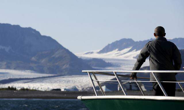 Obama views Bear Glacier on a boat tour of Kenai Fjords National Park in Seward, Alaska