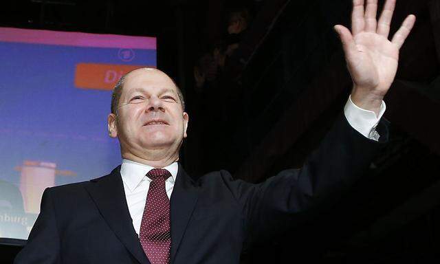 Olaf Scholz kann zufrieden sein. Der SPD-Bürgermeister von Hamburg hat die Wahl erfolgreich geschlagen.
