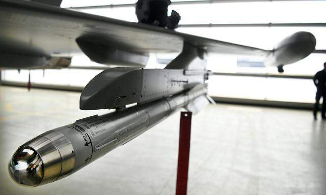 Das Verteidigungsministerium schießt scharf gegen den Airbus-Konzern und will 1,1 Millionen Euro an Schadenersatz.