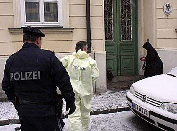 Der Fall erinnert an einen Amoklauf am Linzer Gericht 1995, als ein Mann fünf Personen getötet hat. Damals wurden die Sicherheitsvorkehrungen an den großen Gerichten verschärft.