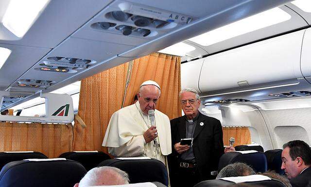 Am Rückflug aus Armenien ergriff Papst Franziskus das Wort.