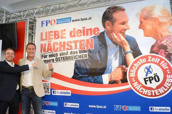 Die FPÖ versucht es diesmal mit einer Positiv-Kampagne unter dem Schlagwort "Nächstenliebe". Auf den Großplakaten findet sich der Slogan "Liebe deine Nächsten - für mich sind das unsere Österreicher". Darauf ist Parteichef Heinz-Christian Strache mit jeweils einer Vertreterin der Senioren- und einer der jungen Generation zub sehen.