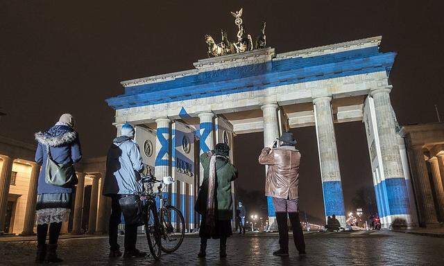 Das Brandenburger Tor erstrahlte in den Nationalfarben Israels.