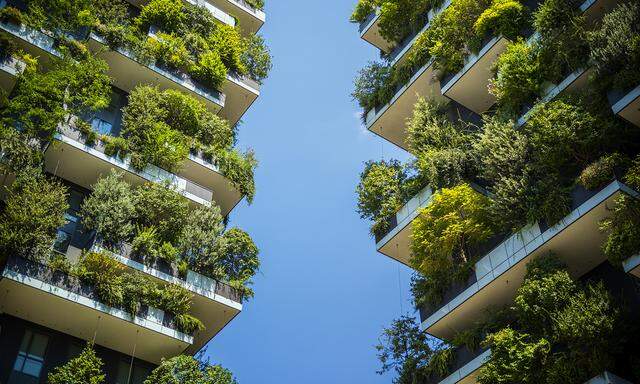 Begrünung wie am Bosco Verticale in Mailand ist klimafreundlich – das allein macht Gebäude aber noch nicht nachhaltig.
