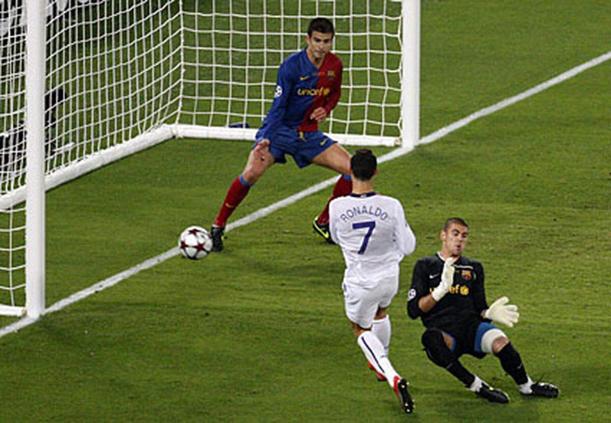 Zudem erreichte Manchester United auch 2009 das Finale der Champions League. Doch dieses Mal stand Cristiano Ronaldo im Schatten von Barca-Star Lionel Messi. Barcelona siegte mit 2:0.