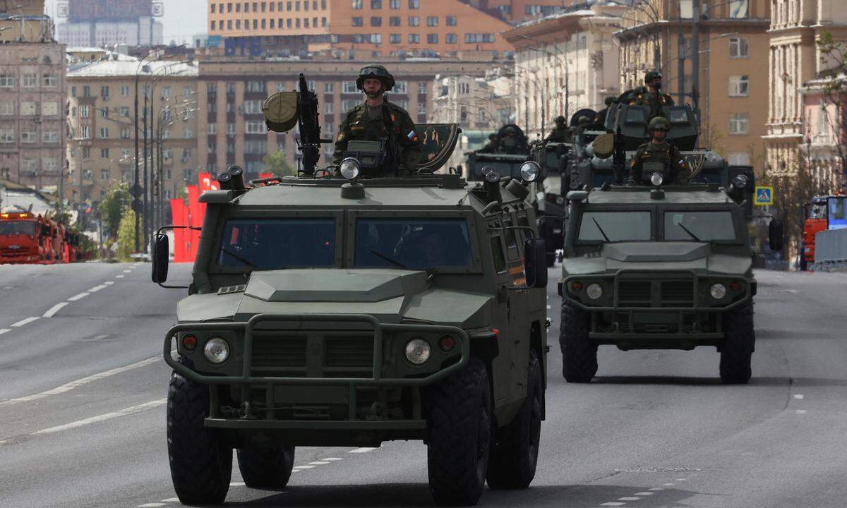 Kampfpanzer sind normalerweise traditionell Teil der Parade. In den vergangenen Jahren wurde in Moskau vor allem das neueste Panzer-Modell Armata (T-14) präsentiert.