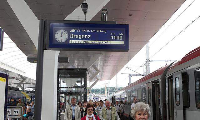 BETRIEBSVERSAMMLUNG DER EISENBAHNER IN SALZBURG: BAHNHOF